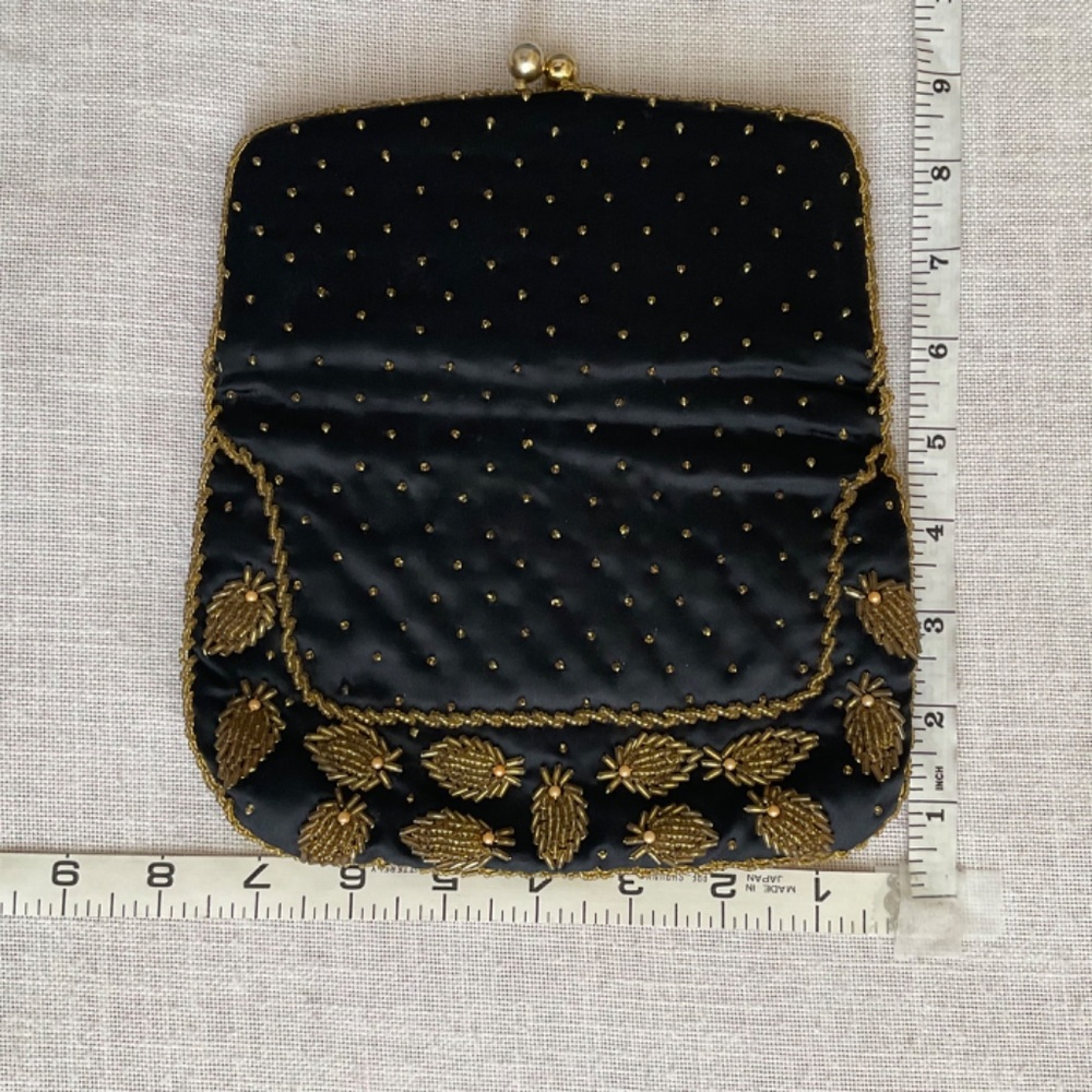 •Vintage  70s Handcrafted Black Silk Pineapple Shaped Beading Purse Clutch - Picture 6 of 13